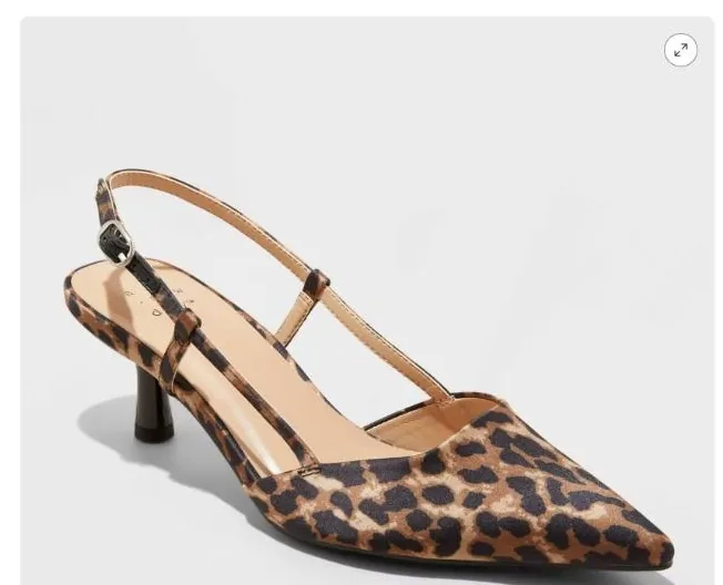 Satin slingback heels with leopard print, the finishing shoe for the evening look